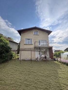 Продава Къща, с. Априлово