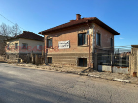 Обява Продава КЪЩА,с. Невестино, област Кюстендил