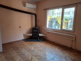 Обява Продава ЕТАЖ ОТ КЪЩА,град София, Красно село