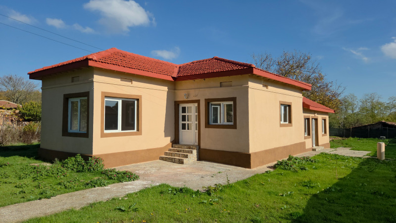 Продава КЪЩА, област Добрич, гр. Генерал Тошево • 69999 € / 136906.14 лв. • 45846640 1 — Holmes.bg Продава КЪЩА, област Добрич, гр. Генерал Тошево • 69999 € / 136906.14 лв. • 45846640 1