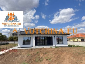 Продава Къща, с. Соколово