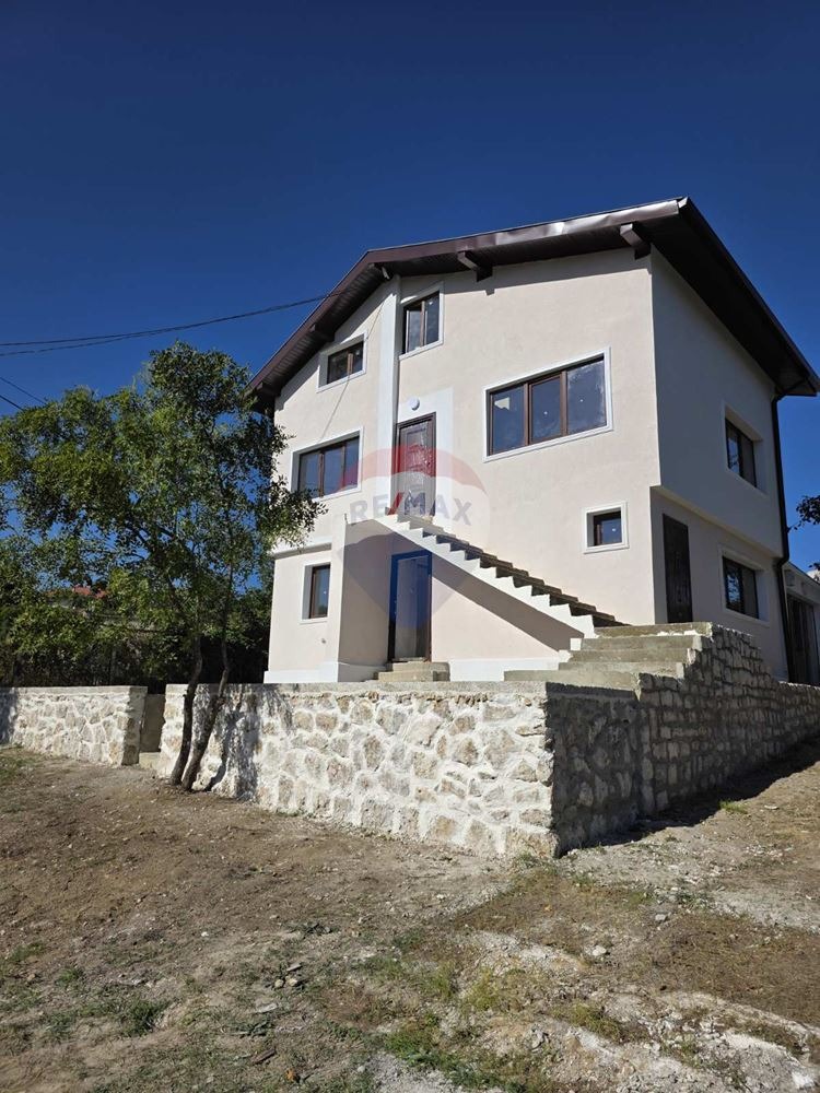 Продава КЪЩА, област Варна, с. Осеново • 185000 € / 361828.55 лв. • 92935716 1 — Holmes.bg Продава КЪЩА, област Варна, с. Осеново • 185000 € / 361828.55 лв. • 92935716 1