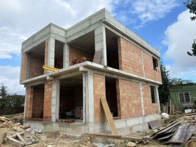 Обява Продава КЪЩА,град Варна, м-т Боровец - юг