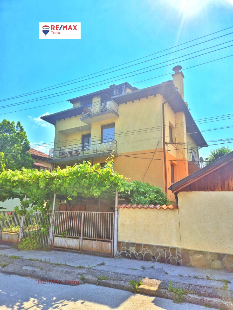 Продава КЪЩА, област София, гр. Етрополе • 292000 € • 70080556 1 — Holmes.bg Продава КЪЩА, област София, гр. Етрополе • 292000 € • 70080556 1