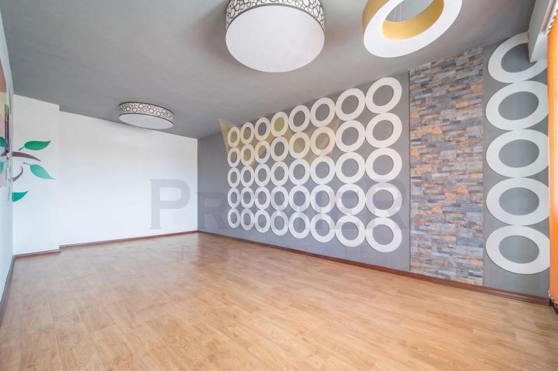 Продава ОФИС, град Разград, Орел • 79990 € / 156446.84 лв. • 99570898 1 — Holmes.bg Продава ОФИС, град Разград, Орел • 79990 € / 156446.84 лв. • 99570898 1