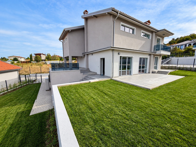 Продава КЪЩА, област Пловдив, с. Белащица • 455000 € • 49840954 1 — Holmes.bg Продава КЪЩА, област Пловдив, с. Белащица • 455000 € • 49840954 1