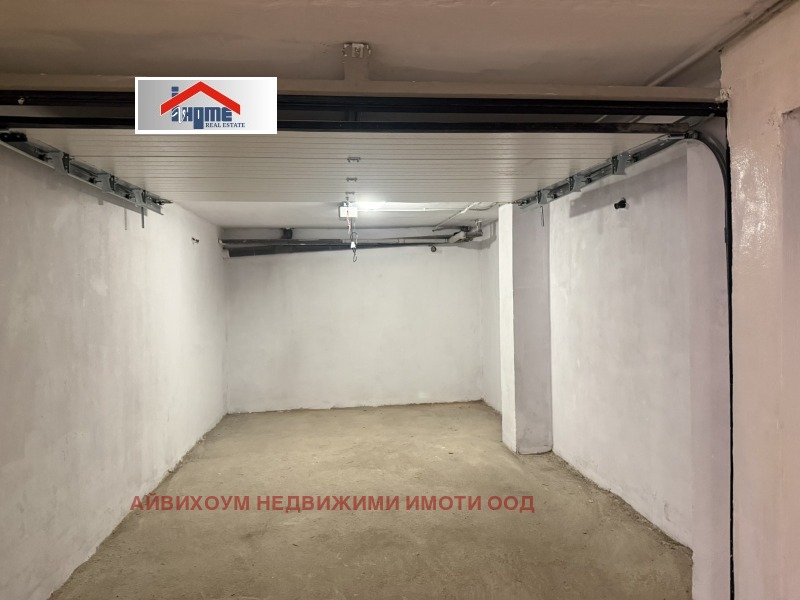 Продава ГАРАЖ, ПАРКОМЯСТО, град Плевен, Широк център • 27000 € / 52807.41 лв. • 14635621 1 — Holmes.bg Продава ГАРАЖ, ПАРКОМЯСТО, град Плевен, Широк център • 27000 € / 52807.41 лв. • 14635621 1