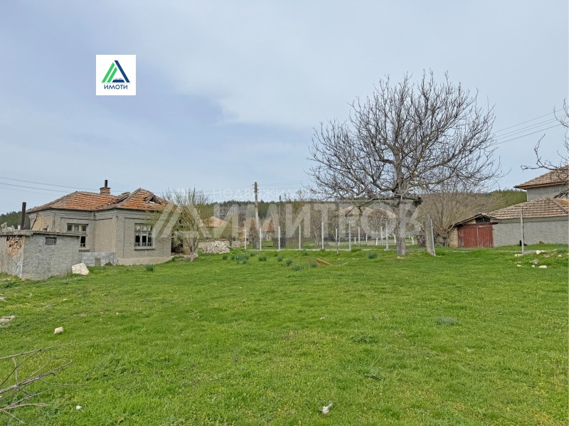 Продава КЪЩА, област Шумен, с. Зайчино ореше • 22000 € / 43028.26 лв. • 84329750 1 — Holmes.bg Продава КЪЩА, област Шумен, с. Зайчино ореше • 22000 € / 43028.26 лв. • 84329750 1