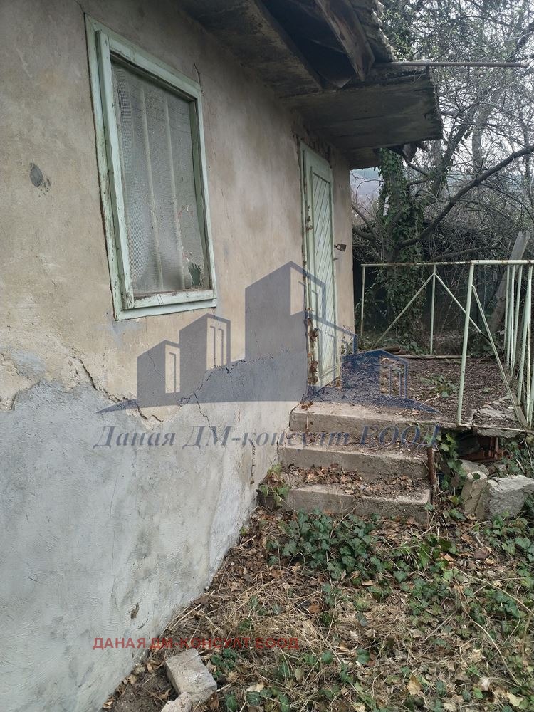 Продава ВИЛА, град Шумен, м-т Под Манастира • 35000 лв. / 17895.22 € • 81519513 1 — Holmes.bg Продава ВИЛА, град Шумен, м-т Под Манастира • 35000 лв. / 17895.22 € • 81519513 1