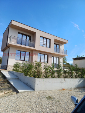 Обява Продава КЪЩА,град Варна, м-т Боровец - юг