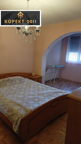 Обява Продава 3-СТАЕН,град Русе, Широк център