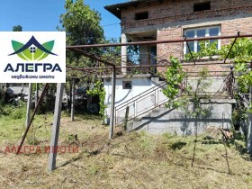 Продава Къща, с. Виноградец