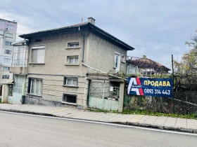 Обява Продава КЪЩА,град Шумен, Тракия