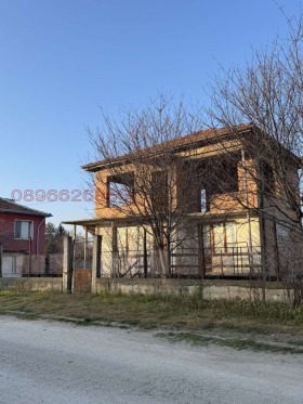 Продава Къща, с. Крали Марко