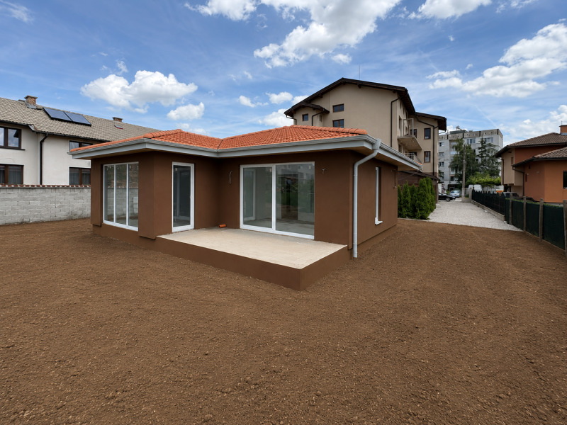 Продава КЪЩА, област София, гр. Божурище • 259000 € • 90557834 1 — Holmes.bg Продава КЪЩА, област София, гр. Божурище • 259000 € • 90557834 1