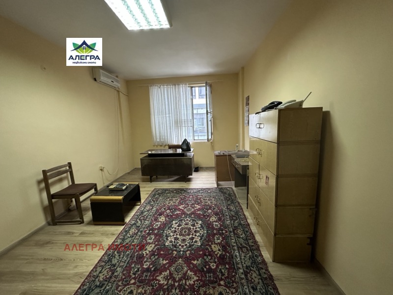 Продава ОФИС, град Пазарджик, Идеален център • 45000 лв. / 23008.13 € • 26388443 1 — Holmes.bg Продава ОФИС, град Пазарджик, Идеален център • 45000 лв. / 23008.13 € • 26388443 1