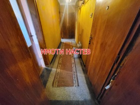 Обява Продава ЕТАЖ ОТ КЪЩА,град Шумен, Център>