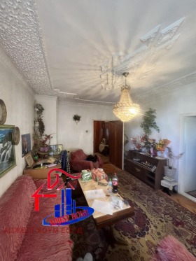 Продажба на четеристайни апартаменти в град Шумен - изображение 1 