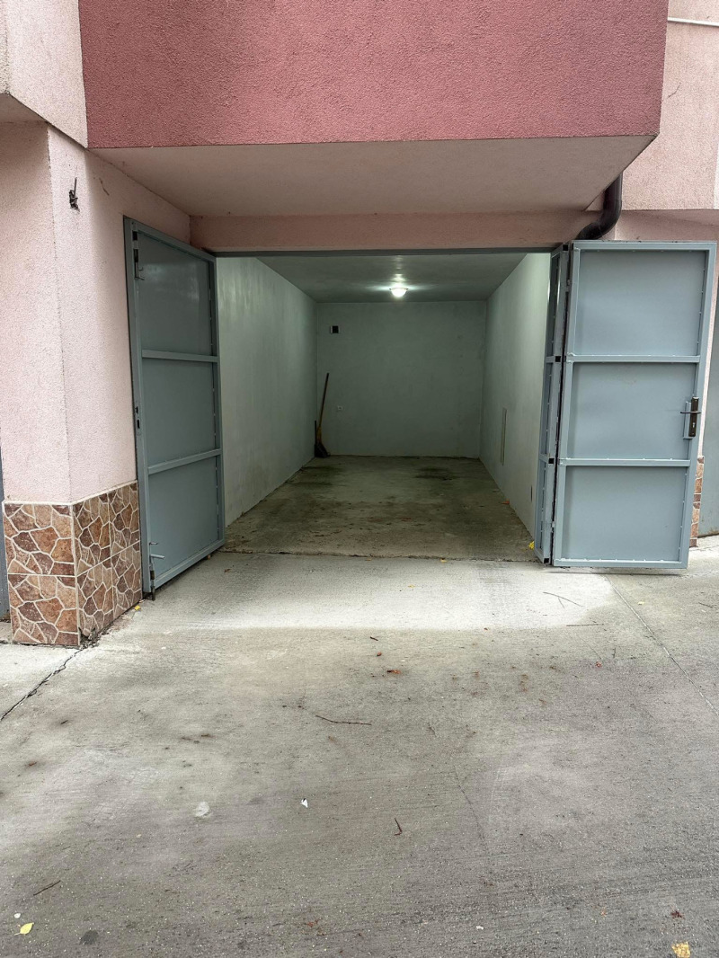 Продава ГАРАЖ, ПАРКОМЯСТО, град Пловдив, Кючук Париж • 38000 € / 74321.54 лв. • 90872458 1 — Holmes.bg Продава ГАРАЖ, ПАРКОМЯСТО, град Пловдив, Кючук Париж • 38000 € / 74321.54 лв. • 90872458 1