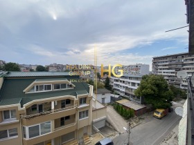 Продажба на четеристайни апартаменти в град Добрич - изображение 19 