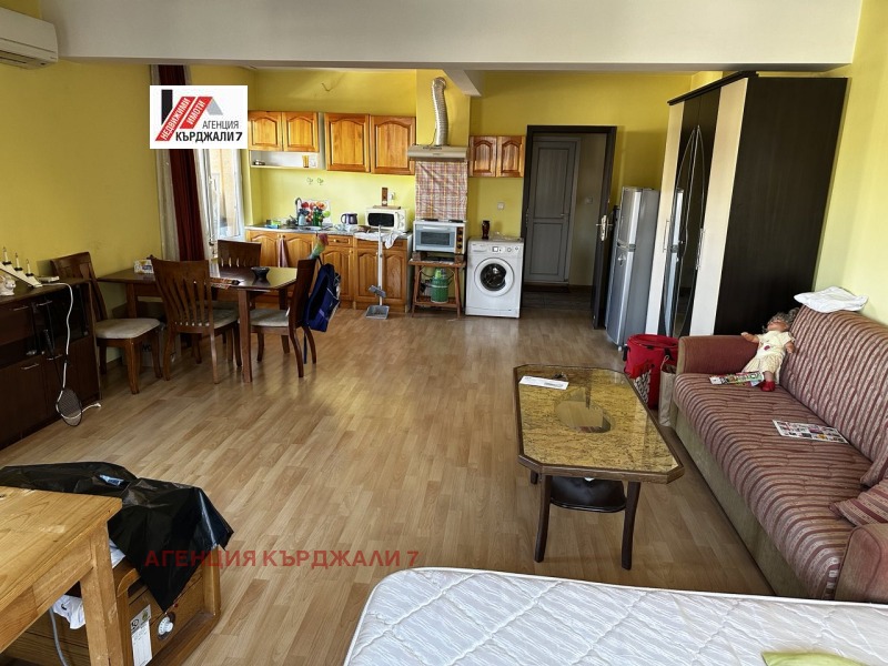 Продава 2-СТАЕН, град Кърджали, Център • 91000 € • 65192687 1 — Holmes.bg Продава 2-СТАЕН, град Кърджали, Център • 91000 € • 65192687 1