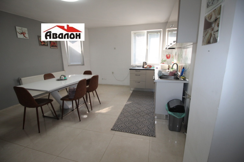 Продава ЕТАЖ ОТ КЪЩА, град Русе, Долапите • 225000 € / 440061.75 лв. • 19982974 1 — Holmes.bg Продава ЕТАЖ ОТ КЪЩА, град Русе, Долапите • 225000 € / 440061.75 лв. • 19982974 1