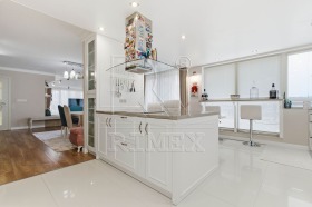 Обява Продава МНОГОСТАЕН,град Пловдив, Център>