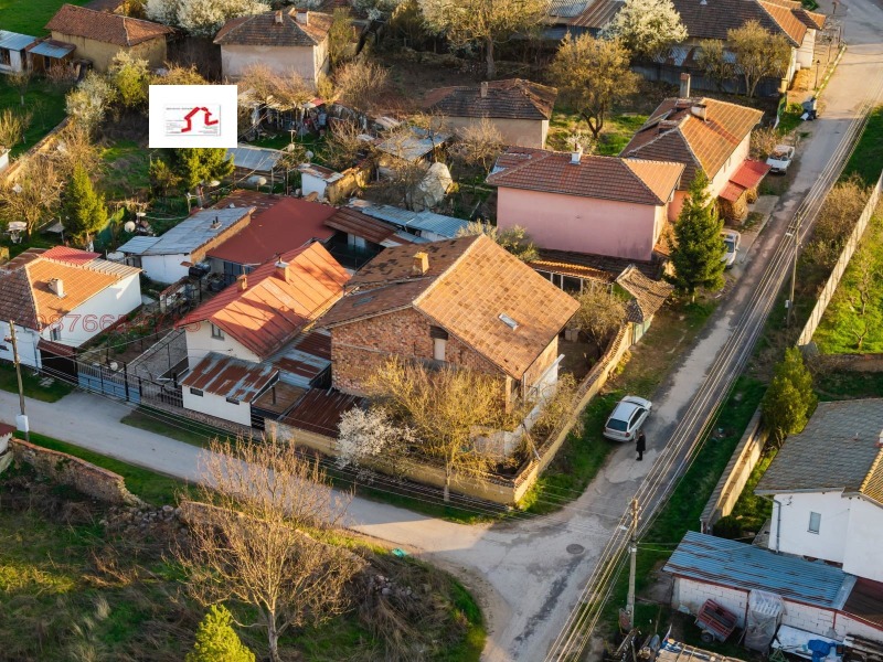 Продава КЪЩА, област София, гр. Елин Пелин • 162000 € / 316844.46 лв. • 41612259 1 — Holmes.bg Продава КЪЩА, област София, гр. Елин Пелин • 162000 € / 316844.46 лв. • 41612259 1