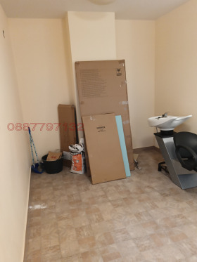 Обява Продава ФРИЗЬОРСКИ/КОЗМЕТИЧЕН САЛОН,град Бургас, Лазур