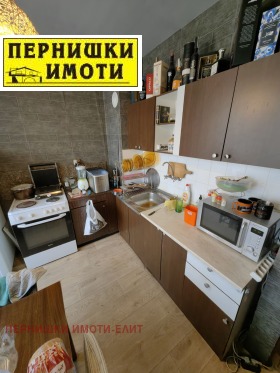 Продажба на тристайни апартаменти в град Перник - изображение 3 