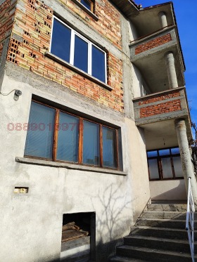 Продажба на къщи в град Сливен - изображение 11 