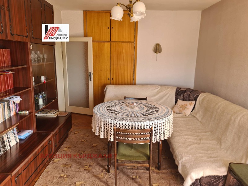 Продава 3-СТАЕН, град Кърджали, Студен кладенец • 90000 € / 176024.70 лв. • 15649429 1 — Holmes.bg Продава 3-СТАЕН, град Кърджали, Студен кладенец • 90000 € / 176024.70 лв. • 15649429 1