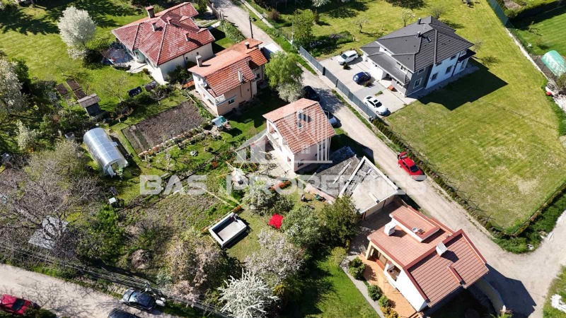 Продава КЪЩА, област София, с. Пролеша • 295000 € • 50570505 1 — Holmes.bg Продава КЪЩА, област София, с. Пролеша • 295000 € • 50570505 1