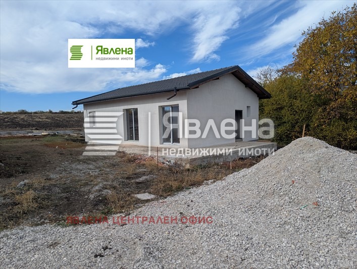 Продава КЪЩА, област София, с. Хераково • 211000 € / 412680.13 лв. • 33561388 1 — Holmes.bg Продава КЪЩА, област София, с. Хераково • 211000 € / 412680.13 лв. • 33561388 1