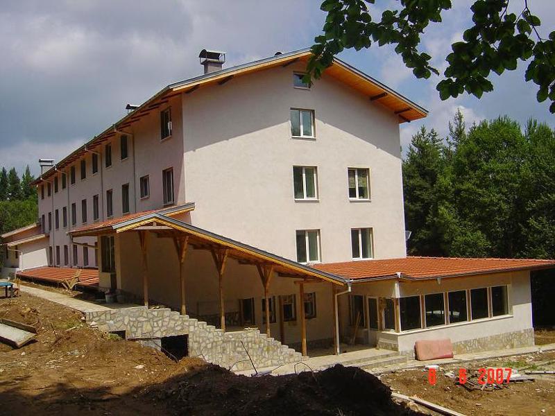 Продава  Хотел област Пловдив , хижа Здравец , студенец, 9800 кв.м | 64284763