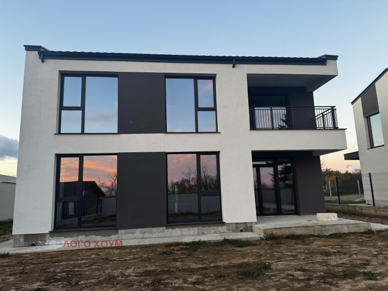 Продава КЪЩА, град Варна, м-т Боровец - юг • 229000 € / 447885.07 лв. • 54337396 1 — Holmes.bg Продава КЪЩА, град Варна, м-т Боровец - юг • 229000 € / 447885.07 лв. • 54337396 1