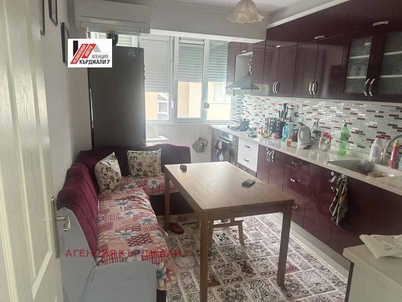 Продава 3-СТАЕН, град Кърджали, Център • 110000 € • 35360678 1 — Holmes.bg Продава 3-СТАЕН, град Кърджали, Център • 110000 € • 35360678 1