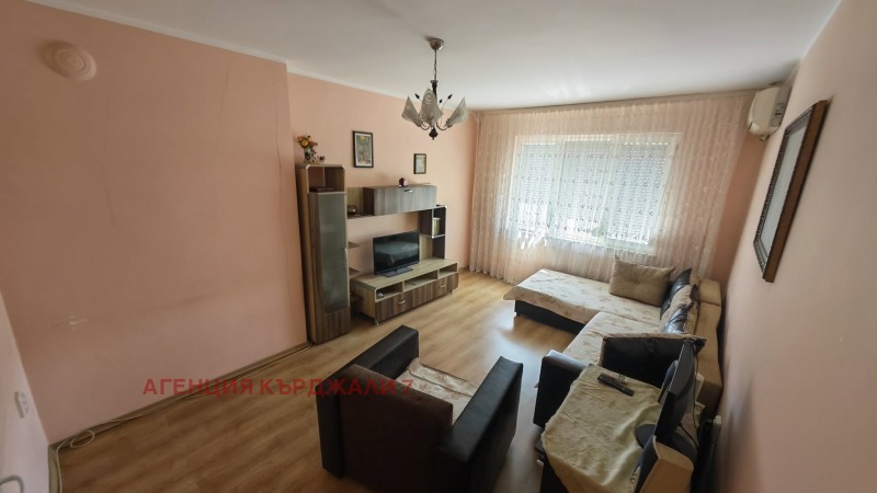 Продава 3-СТАЕН, град Кърджали, Възрожденци • 73500 € • 51222336 1 — Holmes.bg Продава 3-СТАЕН, град Кърджали, Възрожденци • 73500 € • 51222336 1