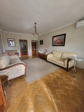 Продажба на четеристайни апартаменти в град София - изображение 1 