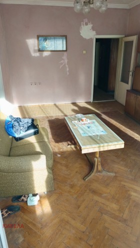 Обява Продава 3-СТАЕН,град Перник, Център>