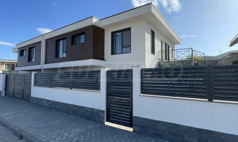 Продава  Къща, област Пловдив, с. Белащица •  320 000 EUR • ID 86947380 — holmes.bg - [1] 