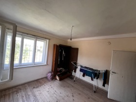 Продава Къща, с. Брегаре