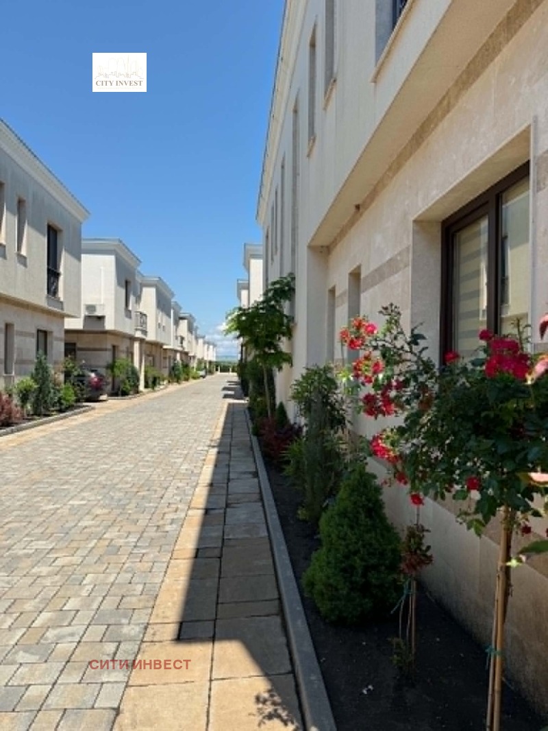 Продава КЪЩА, град Бургас, Сарафово • 550000 € / 1075706.50 лв. • 87685464 1 — Holmes.bg Продава КЪЩА, град Бургас, Сарафово • 550000 € / 1075706.50 лв. • 87685464 1