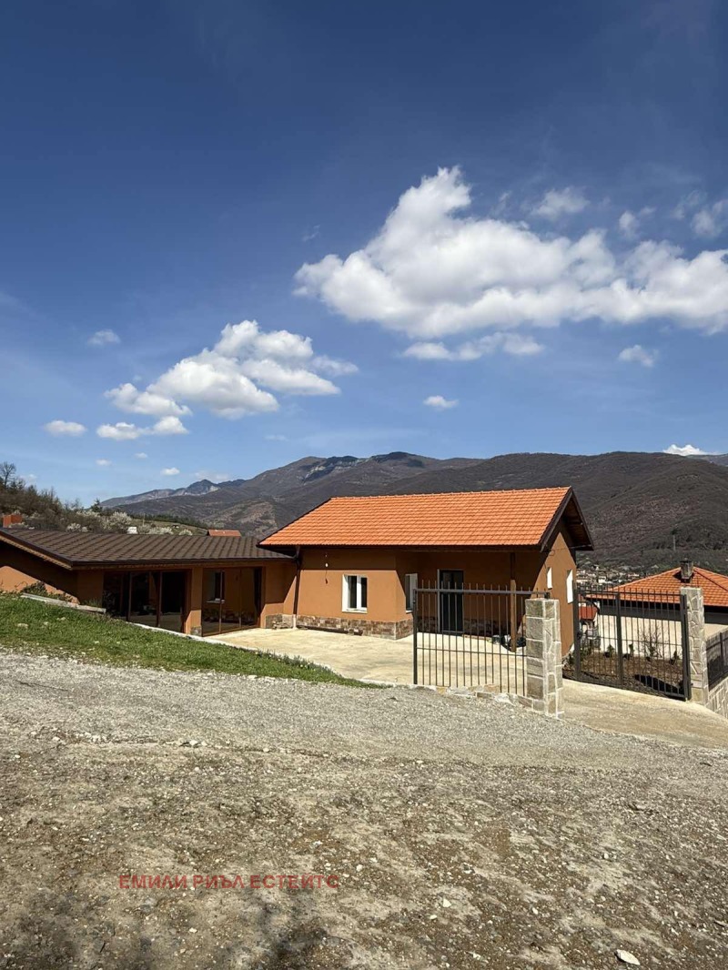 Продава КЪЩА, област Враца, с. Зверино • 125000 € / 244478.75 лв. • 38495665 1 — Holmes.bg Продава КЪЩА, област Враца, с. Зверино • 125000 € / 244478.75 лв. • 38495665 1