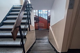 Обява Продава МНОГОСТАЕН,град Бургас, Славейков