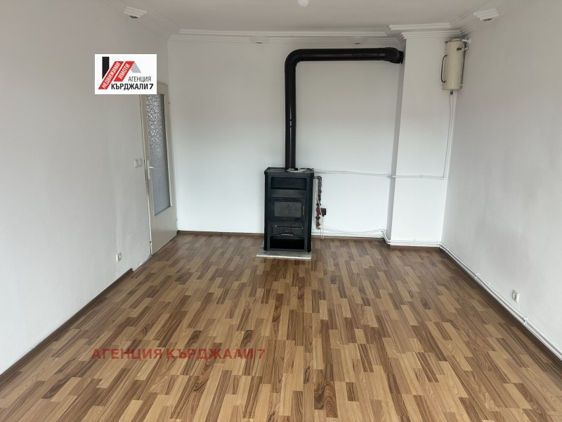Продава 4-СТАЕН, град Кърджали, Възрожденци • 97000 € / 189715.51 лв. • 61902859 1 — Holmes.bg Продава 4-СТАЕН, град Кърджали, Възрожденци • 97000 € / 189715.51 лв. • 61902859 1