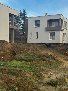 Обява Продава КЪЩА,град Варна, м-т Боровец - юг>