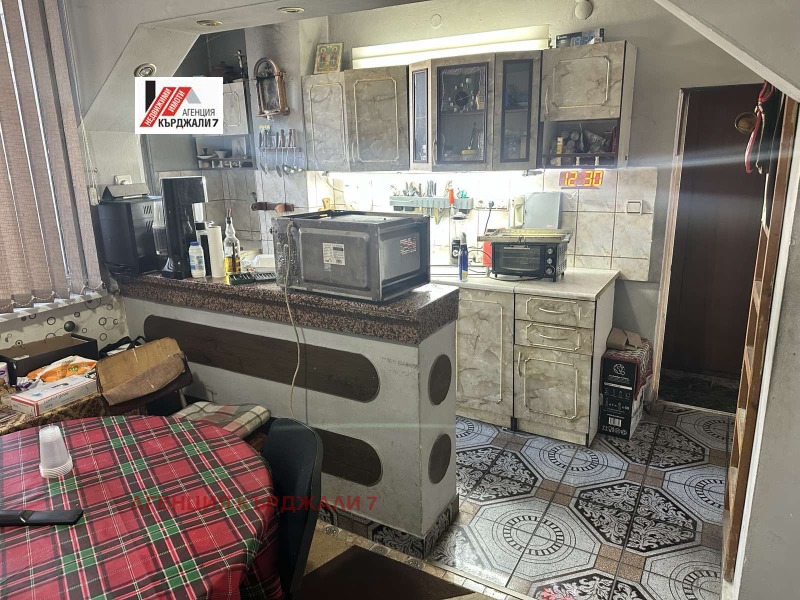 Продава МНОГОСТАЕН, град Кърджали, Веселчане • 105000 € / 205362.15 лв. • 26784258 1 — Holmes.bg Продава МНОГОСТАЕН, град Кърджали, Веселчане • 105000 € / 205362.15 лв. • 26784258 1