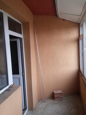 Продажба на едностайни апартаменти в град Добрич - изображение 1 
