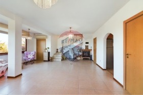 Обява Продава КЪЩА,град Варна, м-т Боровец - север